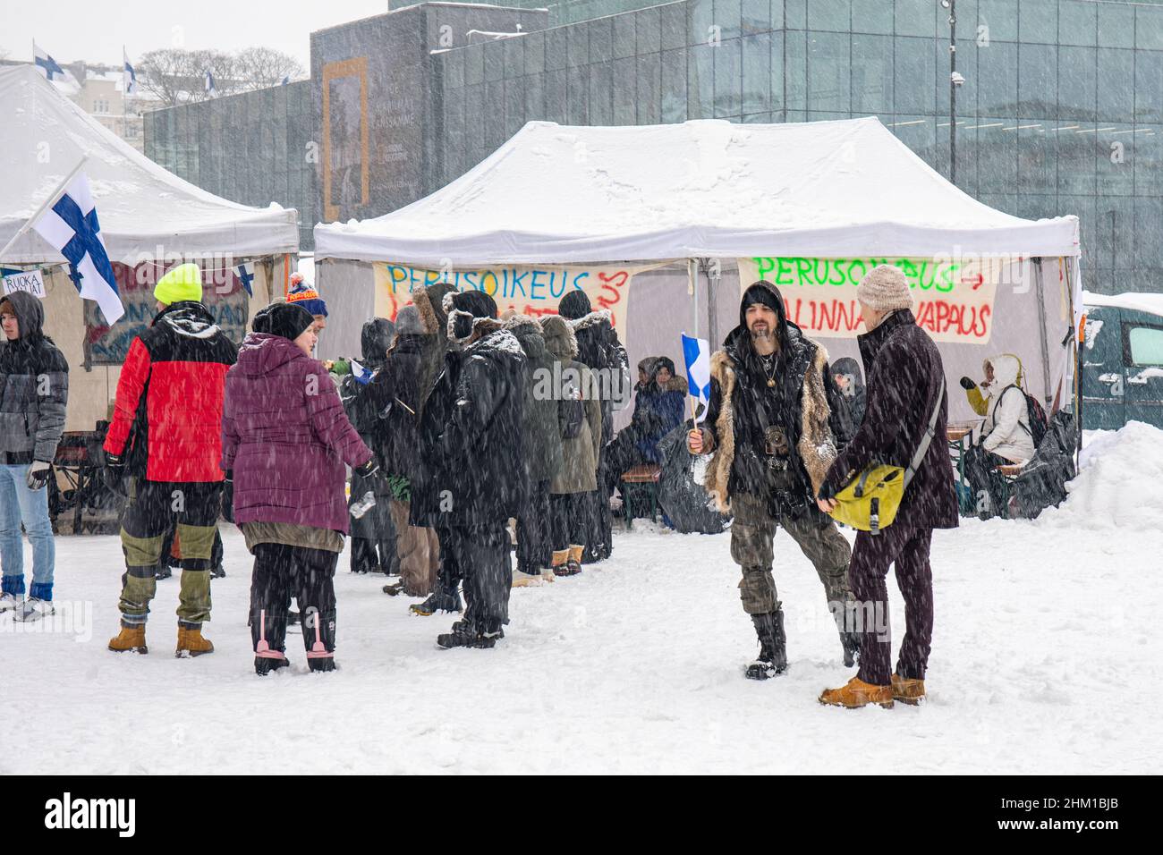 Il convoglio della libertà Finlandia si riunisce in piazza Kansalaistori a Helsinki, Finlandia Foto Stock