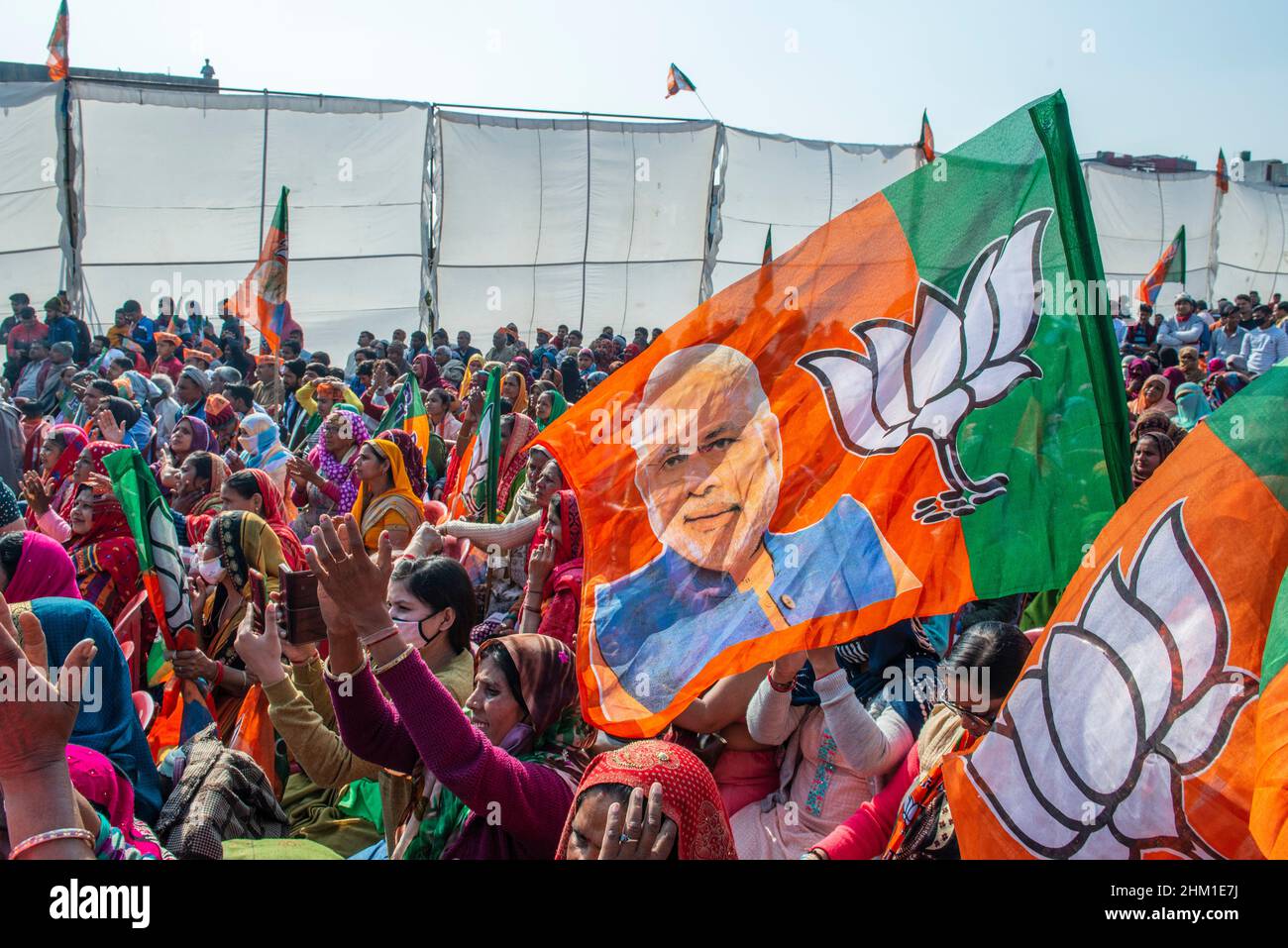 Bagpat, India. 06th Feb 2022. Le donne locali frequentano il Rally di Amit Shah (leader del Bharatiya Janata Party e dell'Union Home Minister of India) al Prithviraj Degree College nel distretto di Bagpat. (Foto di Pradeep Gaur/SOPA Images/Sipa USA) Credit: Sipa USA/Alamy Live News Foto Stock