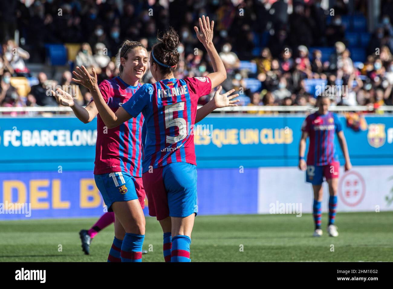 Barcellona, Spagna. 06th Feb 2022. Melanie Serrano e Alexia Putellas del FC Barcelona festeggiano dopo aver segnato un gol durante la partita Primera Iberdrola tra il FC Barcelona Femeni e SD Eibar Femenino all'Estadi Johan Cruyff. Punteggio finale; FC Barcelona Femeni 7:0 SD Eibar Femenino. Credit: SOPA Images Limited/Alamy Live News Foto Stock