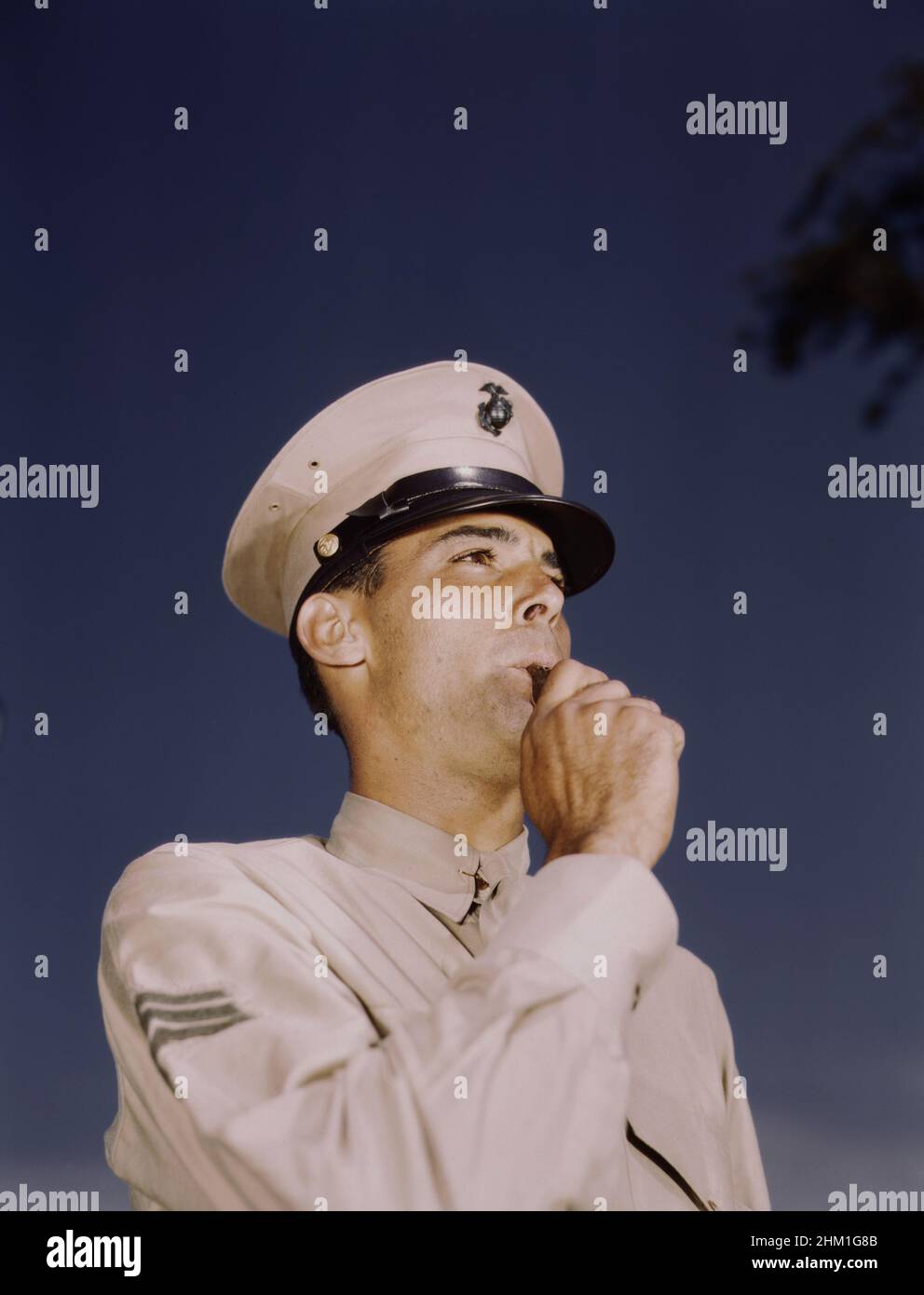 Sergente marina in uniforme militare, ritratto di testa e spalle, New Orleans, Louisiana, Stati Uniti, Howard R. Hollem, Ufficio delle informazioni di guerra degli Stati Uniti, 1941-1945 Foto Stock
