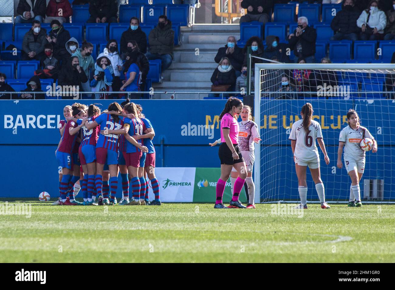 Barcellona, Spagna. 06th Feb 2022. I giocatori del FC Barcelona festeggiano dopo aver segnato un gol durante la partita Primera Iberdrola tra il FC Barcelona Femeni e SD Eibar Femenino all'Estadi Johan Cruyff. Punteggio finale; FC Barcelona Femeni 7:0 SD Eibar Femenino. (Foto di Thiago Prudencio/SOPA Images/Sipa USA) Credit: Sipa USA/Alamy Live News Foto Stock