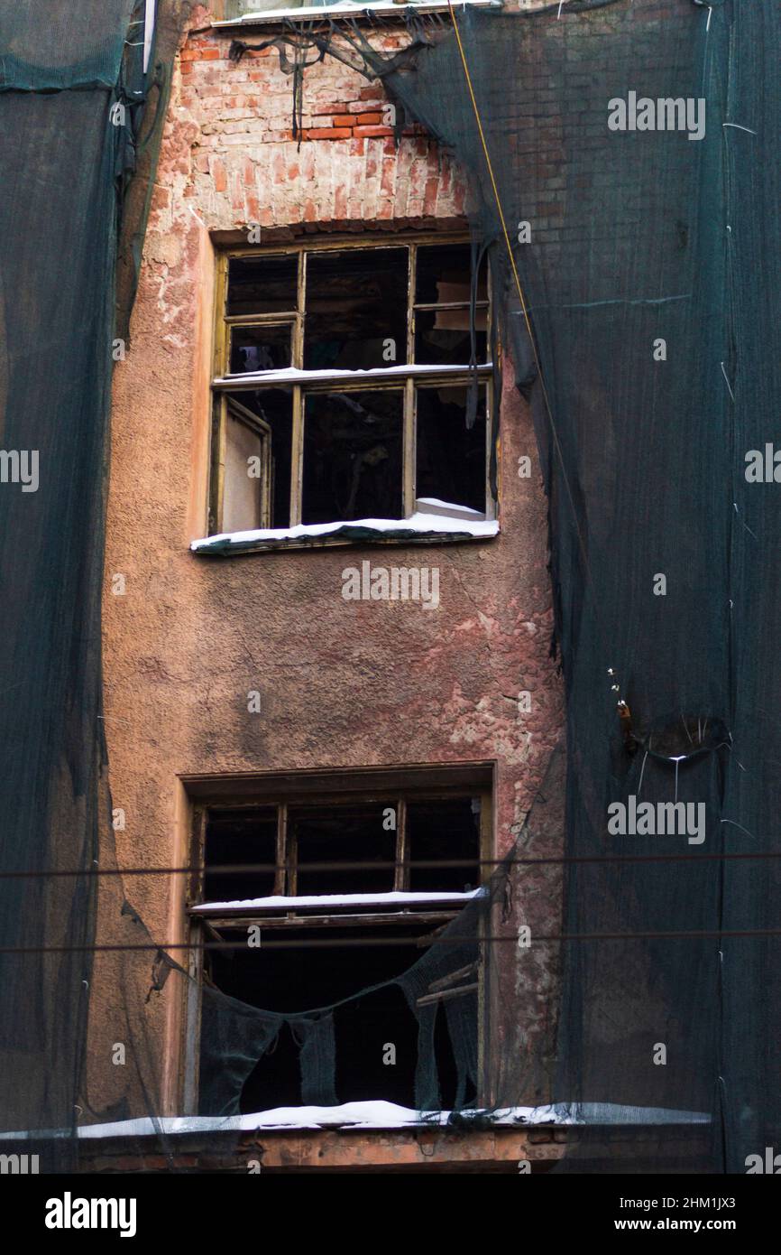 demolizioni di emergenza alloggiamento dilapidati dopo il fuoco città vecchia Foto Stock