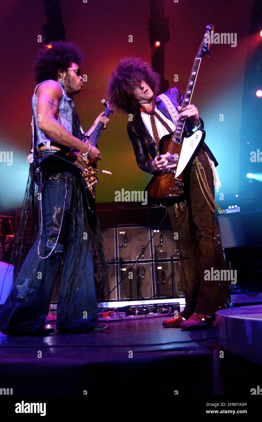 Milano Italia 2002-06-06 : concerto dal vivo di Lenny Kravitz al Forum Assago, il chitarrista Craig Ross Foto Stock