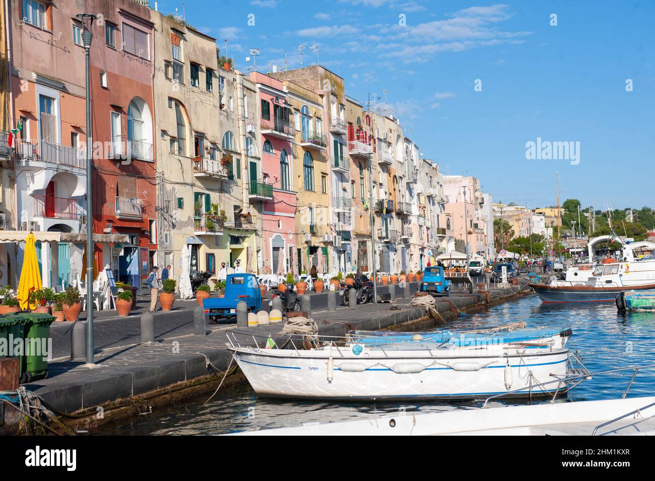 Villaggio la Corricella nell'isola di Procida, golfo di Napoli Foto Stock