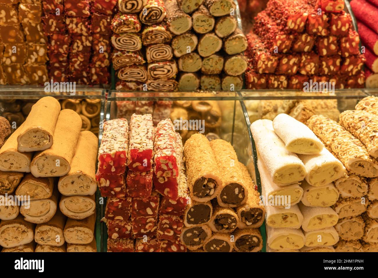 La delizia turca nel Grand Bazaar, Istanbul. Delizie turche in diversi sapori nel Grand Bazaar, Istanbul. Foto Stock