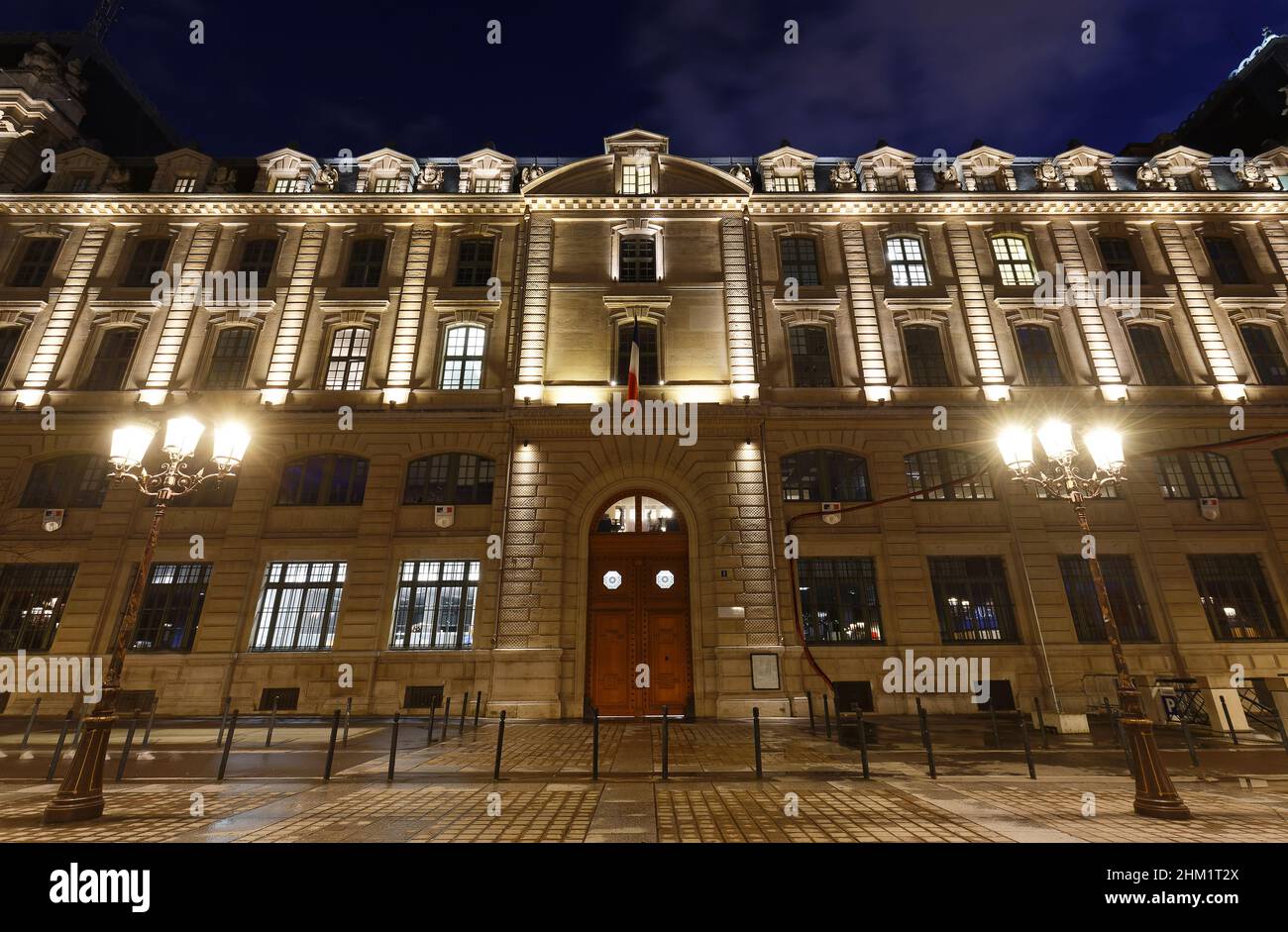 PARIGI, FRANCIA - 04 febbraio 2022 : sede della polizia di Parigi situata vicino all'edificio della cattedrale di Notre Dame sull'isola di Cite. Foto Stock