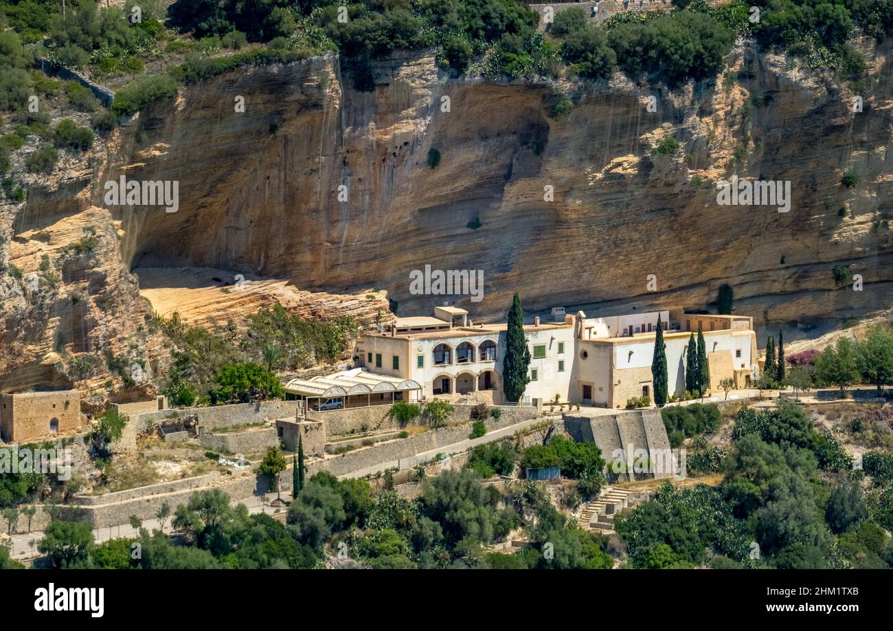 Veduta aerea, Santuari de Gracia sotto Ermita de Sant Honorat sul monte Puig de Randa, Randa, Maiorca, Isole Baleari, Spagna, Algaida, Devotio Foto Stock