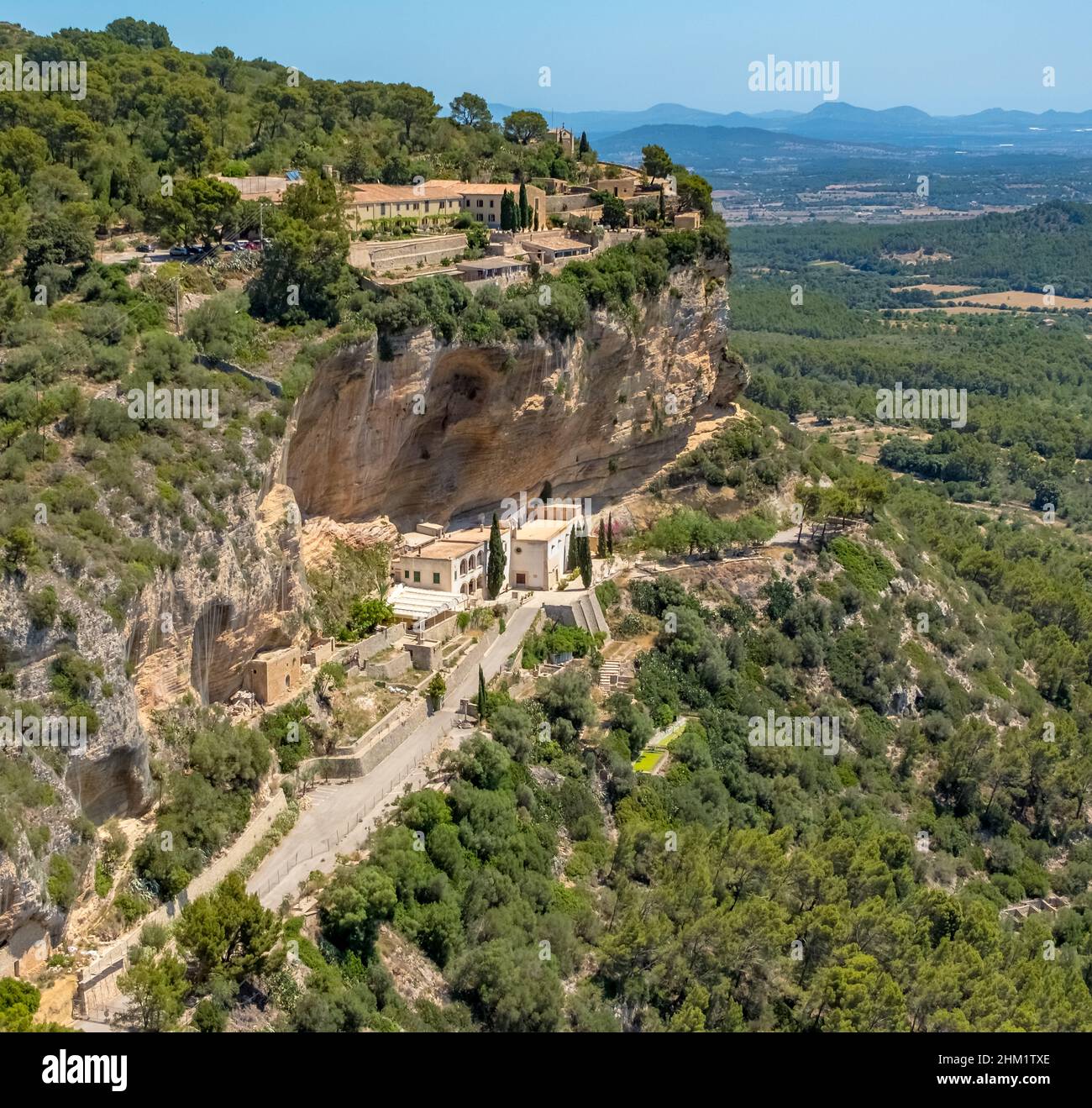 Veduta aerea, Ermita de Sant Honorat e Santuari de Gracia sul monte Puig de Randa, Randa, Maiorca, Isole Baleari, Spagna, Algaida, Devotione Foto Stock