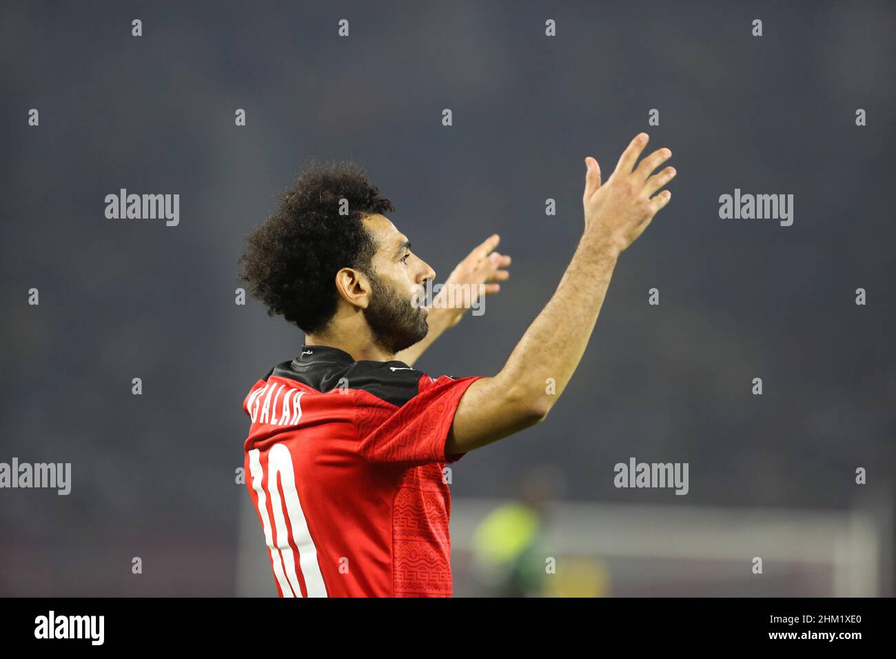 Yaounde, Camerun. 06th Feb 2022. Mohamed Salah d'Egitto reagisce durante la partita di calcio finale della Coppa delle nazioni d'Africa 2021 tra Senegal ed Egitto al Paul Biya 'Olembe' Stadium. Credit: Hassan Mohamed/dpa/Alamy Live News Foto Stock