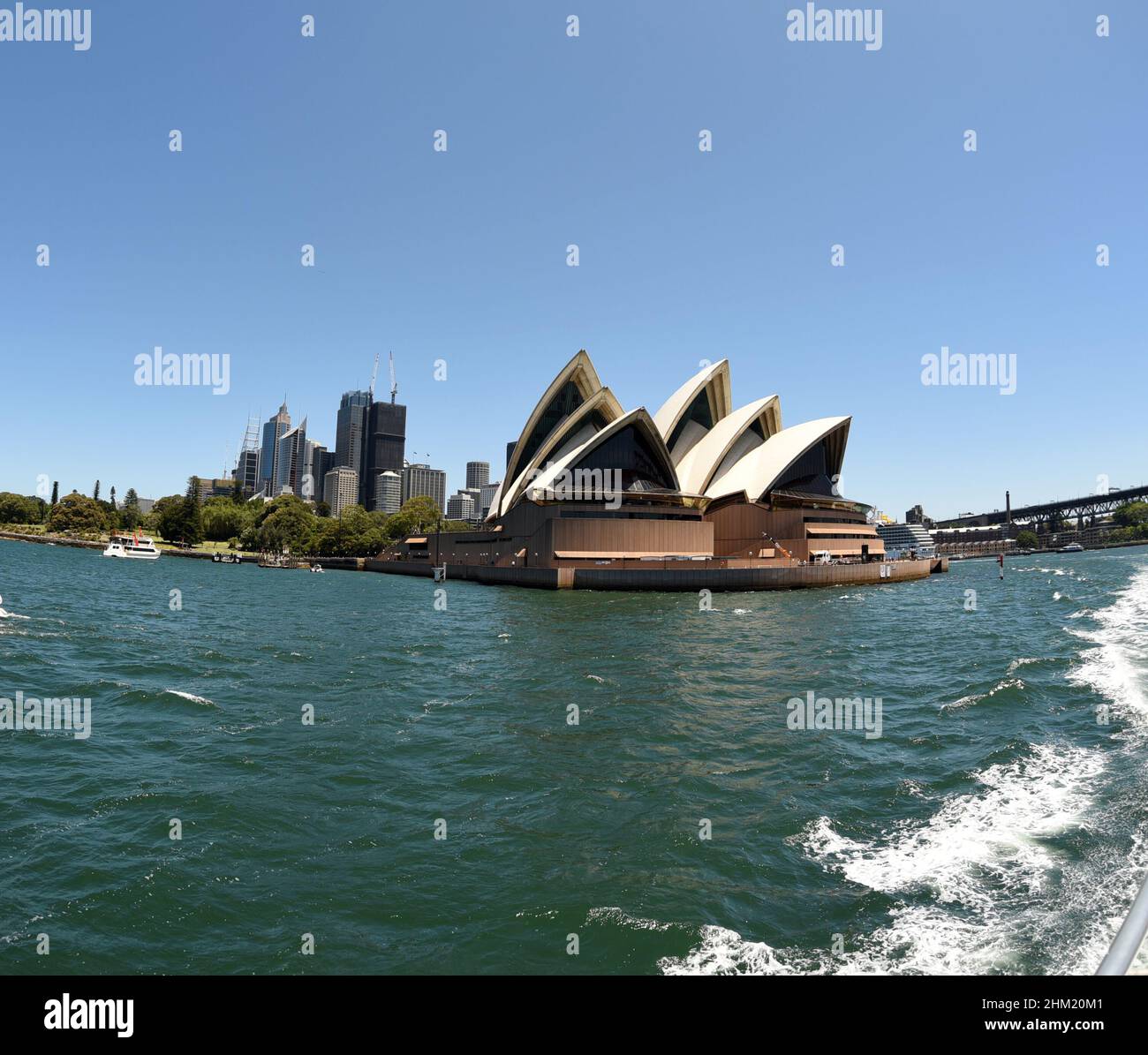 Sydney Opera House, Sydney Skyline, Sydney Harbour - Vista diurna, visita Australia Foto Stock