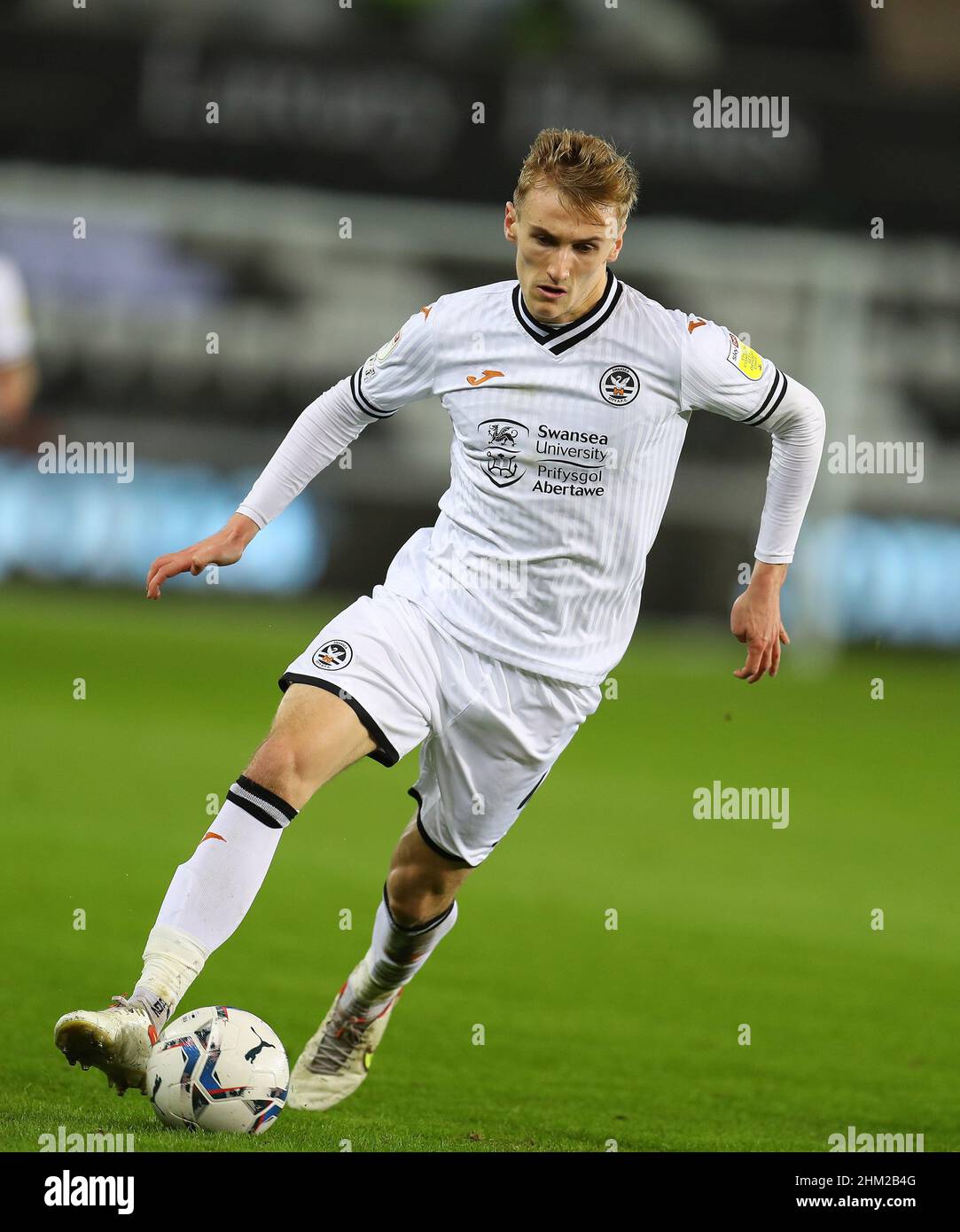 Swansea, Regno Unito. 05th Feb 2022. Flynn Downes di Swansea City in azione. EFL Skybet Championship Match, Swansea City vs Blackburn Rovers allo Stadio Swansea.com di Swansea sabato 5th febbraio 2022. Questa immagine può essere utilizzata solo a scopo editoriale. Solo per uso editoriale, licenza richiesta per uso commerciale. Nessun uso in scommesse, giochi o un singolo club/campionato/giocatore pubblicazioni. pic di Andrew Orchard//Alamy Live news Foto Stock