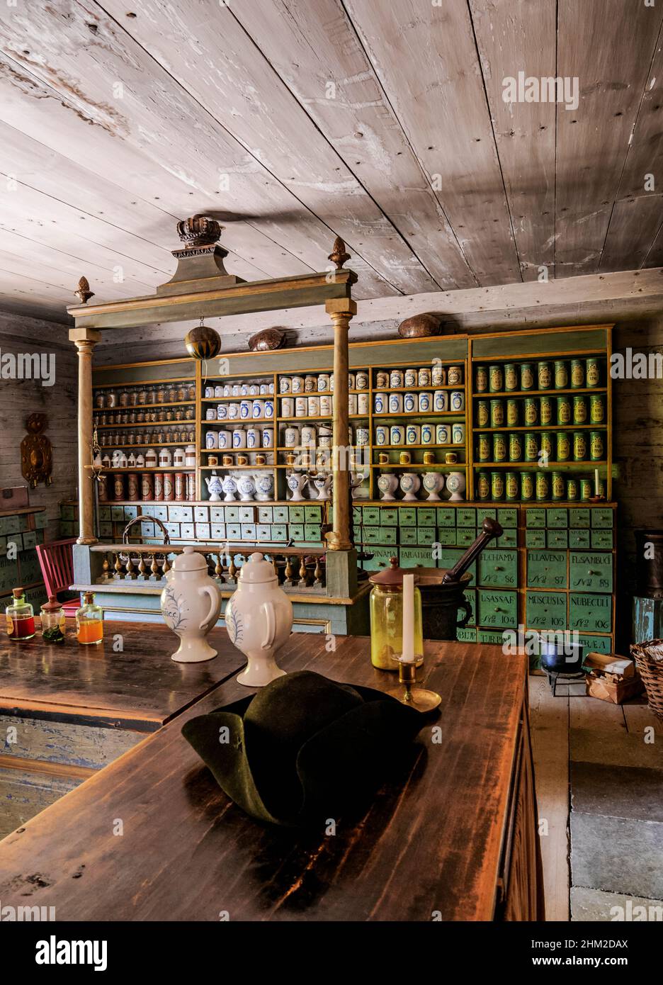 Farmacia interna, museo all'aperto Skansen, Stoccolma, Stockholm County, Svezia Foto Stock