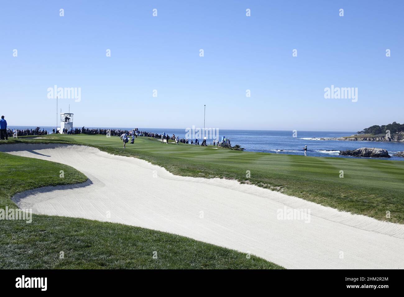 Pebble Beach, Stati Uniti. 06th Feb 2022. Vista generale sulle 6th buche durante l'ultimo round dell'EVENTO DI golf AT&T Pro-Am PGA Tour a Pebble Beach Links, Monterey Peninsula, California, USA Credit: Motofoto/Alamy Live News Foto Stock