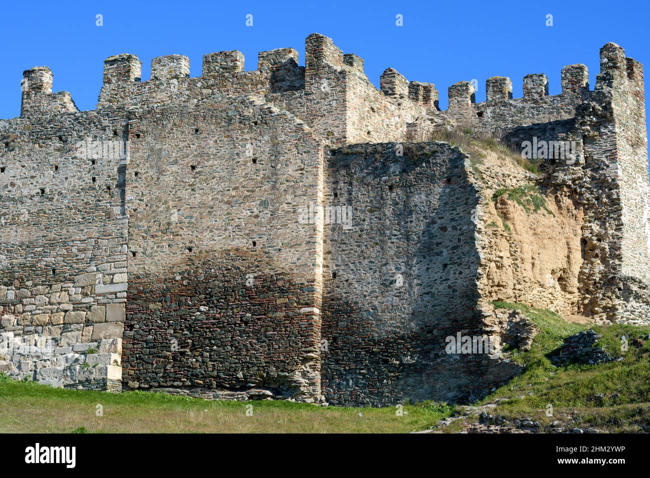 Parte delle mura del monumento di Heptapyrgion (noto anche come Yedi Kule) a Salonicco, Grecia settentrionale Foto Stock