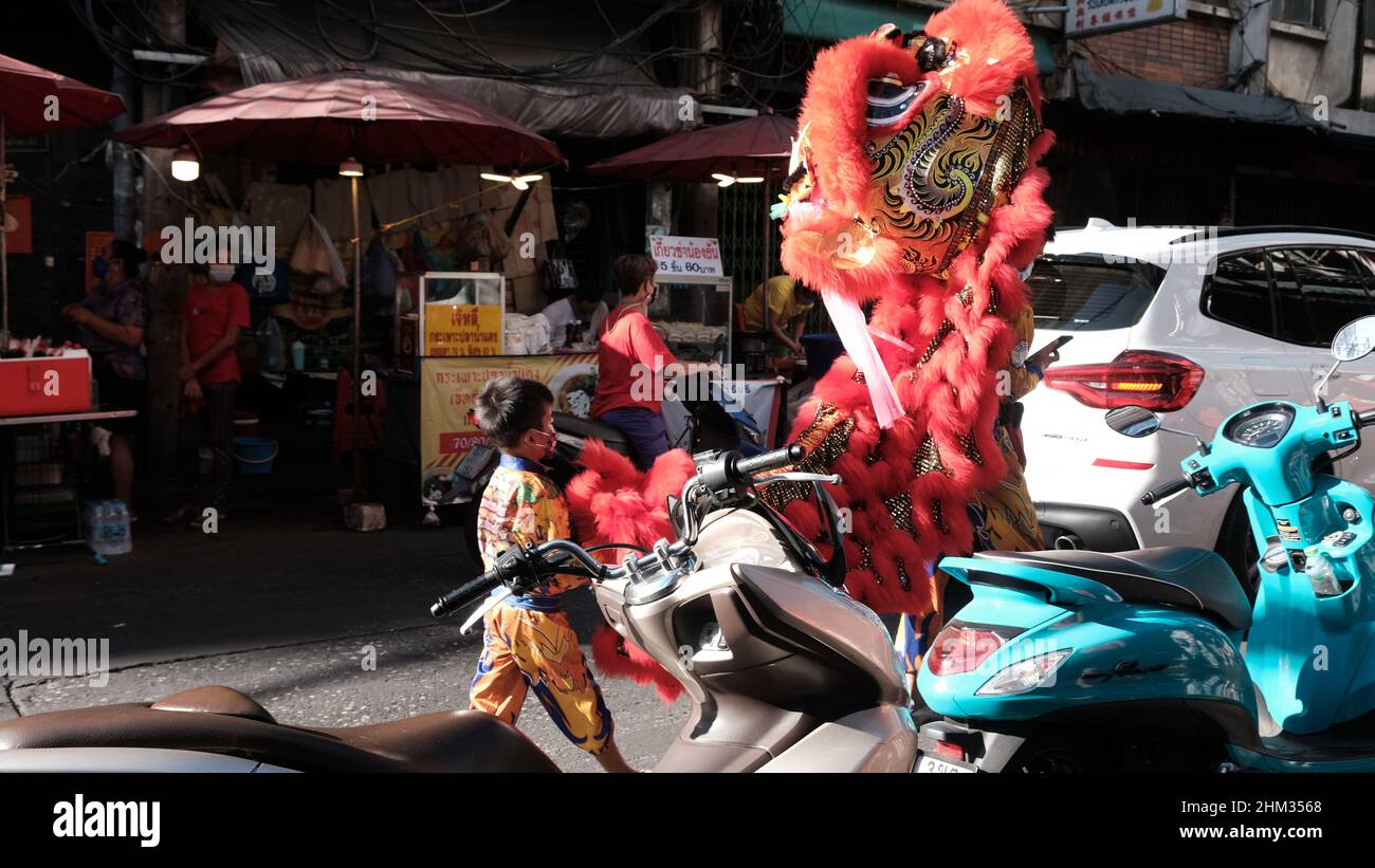 DragonYear of the Tiger 2022 Chinese New Year CNY Yaowarat Road Samphanthawong District Chinatown Bangkok Thailandia Foto Stock