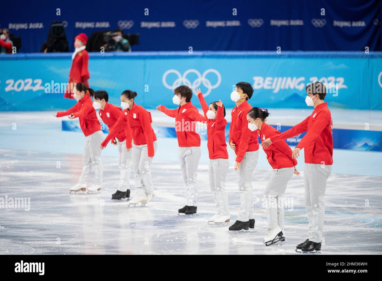 Pechino, Cina. 7th Febbraio, 2022. Japan Team Group (JPN) terzo posto, durante la cerimonia dei fiori 7 febbraio 2022, Pattinaggio di figure, Wonen Single Skating, Free Skating, Team Event durante i Giochi Olimpici invernali di Pechino 2022 al Capital Indoor Stadium, Pechino, Cina. Credit: Enrico Calderoni/AFLO SPORT/Alamy Live News Foto Stock