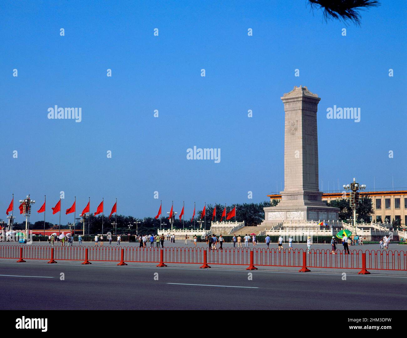 PLAZA DE TIAN-ANMEN-MONOLITO A LOS HEROES DE LA PATRIA. LOCALITÀ: PLATZ DES HIMMLISCHEN FRIEDENS. Pechino. Cina. Foto Stock