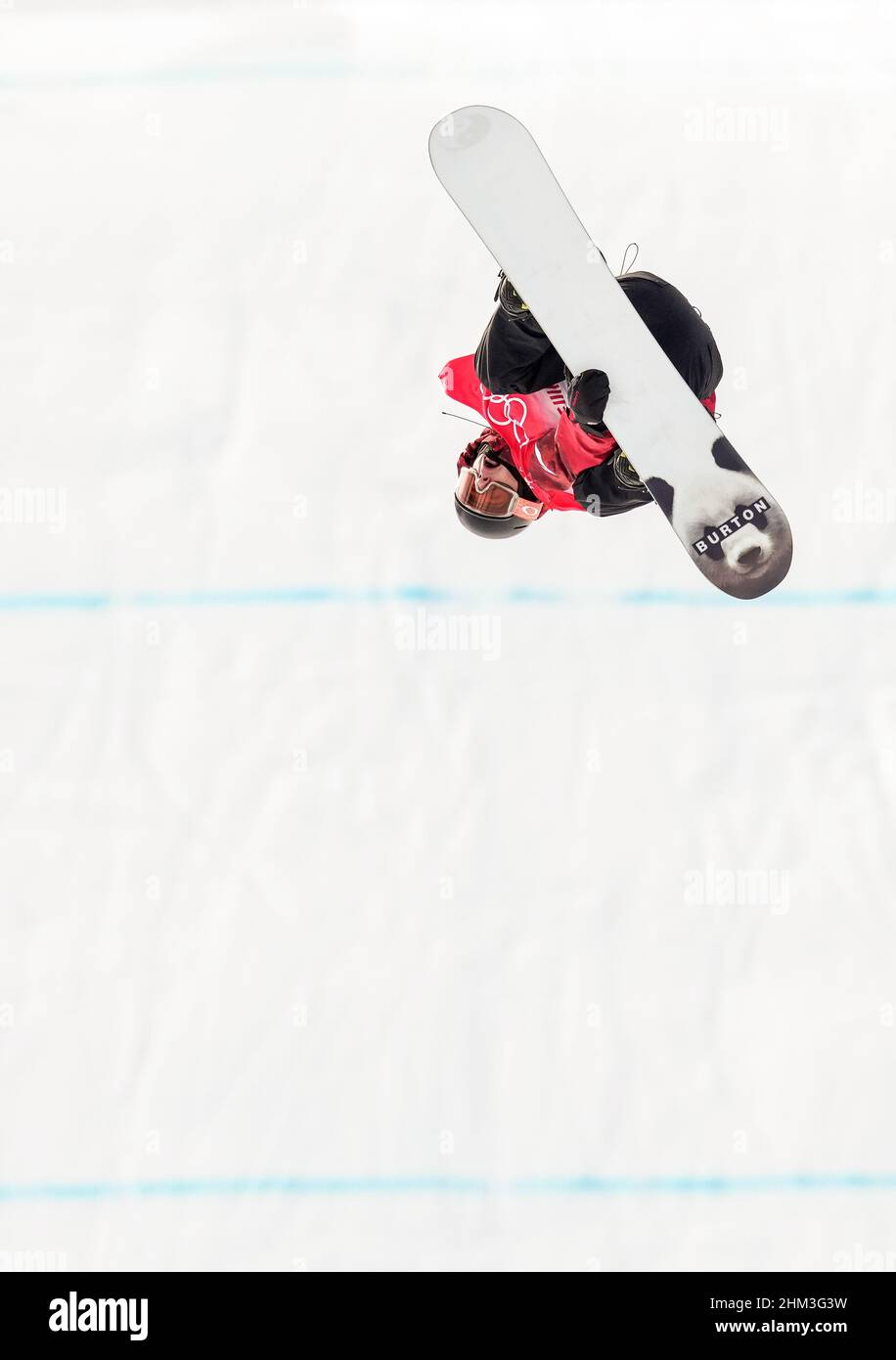 Zhangjiakou, la provincia cinese di Hebei. 7th Feb 2022. Mark McMorris del Canada compete durante la finale maschile di snowboard slopestyle al Genting Snow Park di Zhangjiakou, nella provincia di Hebei della Cina settentrionale, il 7 febbraio 2022. Credit: Wang Haofei/Xinhua/Alamy Live News Foto Stock