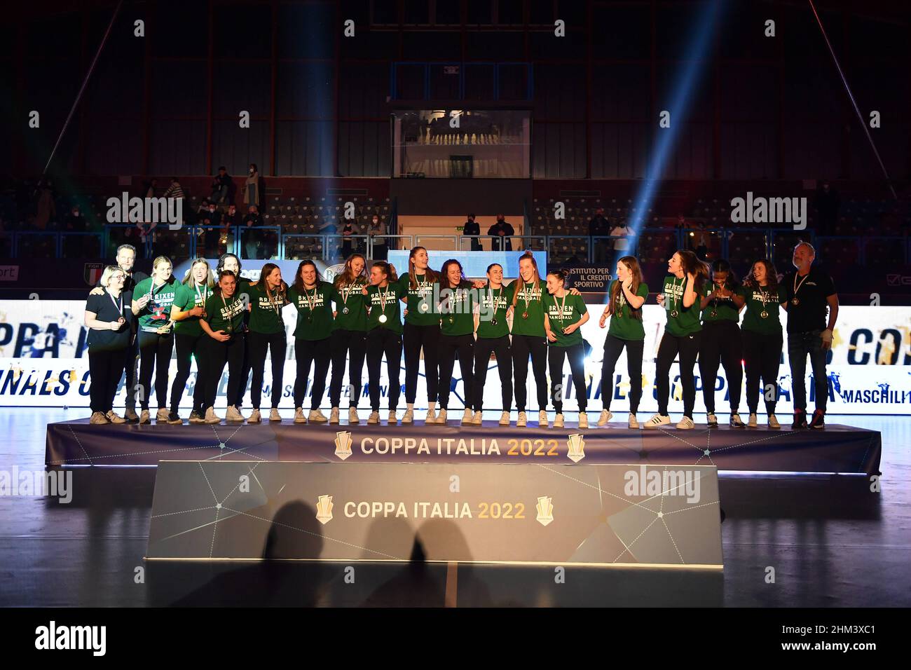 PremiazioneRaimond Handball Sassari - Conversano finale maschile FIGH Finals Coppa Italia 2022 durante finali Coppa Italia 2022, Pallamano in Salsomaggiore Terme, Italia, 06 febbraio 2022 Foto Stock