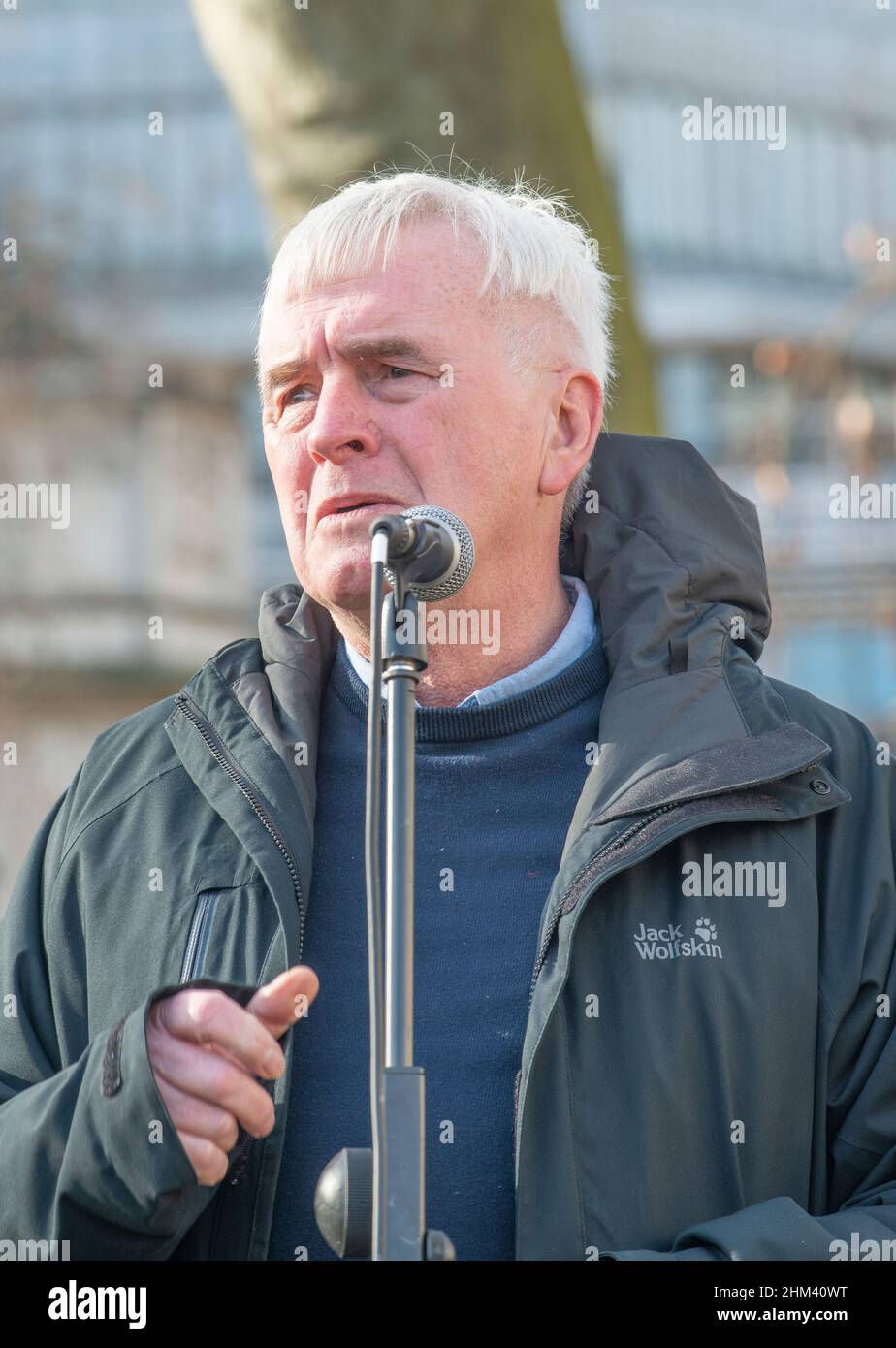 Londra, Regno Unito, 5th febbraio 2022. Il deputato del lavoro John McDonnell al rally Make votes Matter, parlando contro la legge sulle elezioni ingiuste del governo Tory. McDonnell vuole introdurre una rappresentanza proporzionale alla Camera dei Comuni di Westminster. Foto Stock