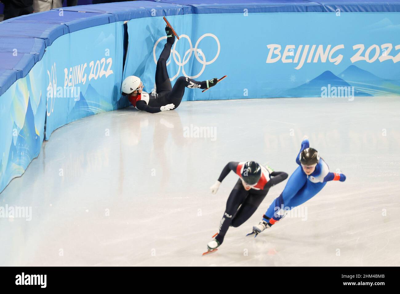 PECHINO, CINA - 7 FEBBRAIO: La caduta di Selma Poutsma dei Paesi Bassi che gareggia sulla finale A di Short Track Speed Skating di Mens 1000m durante i Giochi Olimpici di Pechino 2022 al Capitol Indoor Skating il 7 febbraio 2022 a Pechino, Cina (Foto di Iris van den Broek/Orange Pictures) NOCNSF Foto Stock