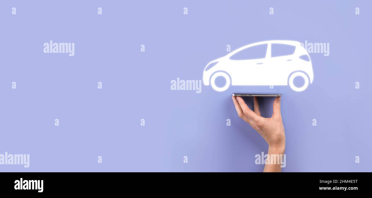 Icona auto per auto con mano maschile su sfondo grigio. Ampio banner composition.Car assicurazione auto e garanzia di collisione danni concetti. Foto Stock