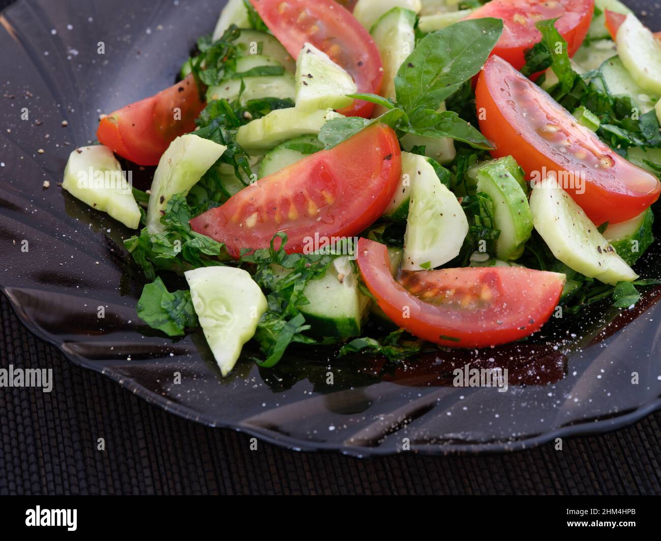 Una salubre insalata di verdure. Primo piano. Foto Stock
