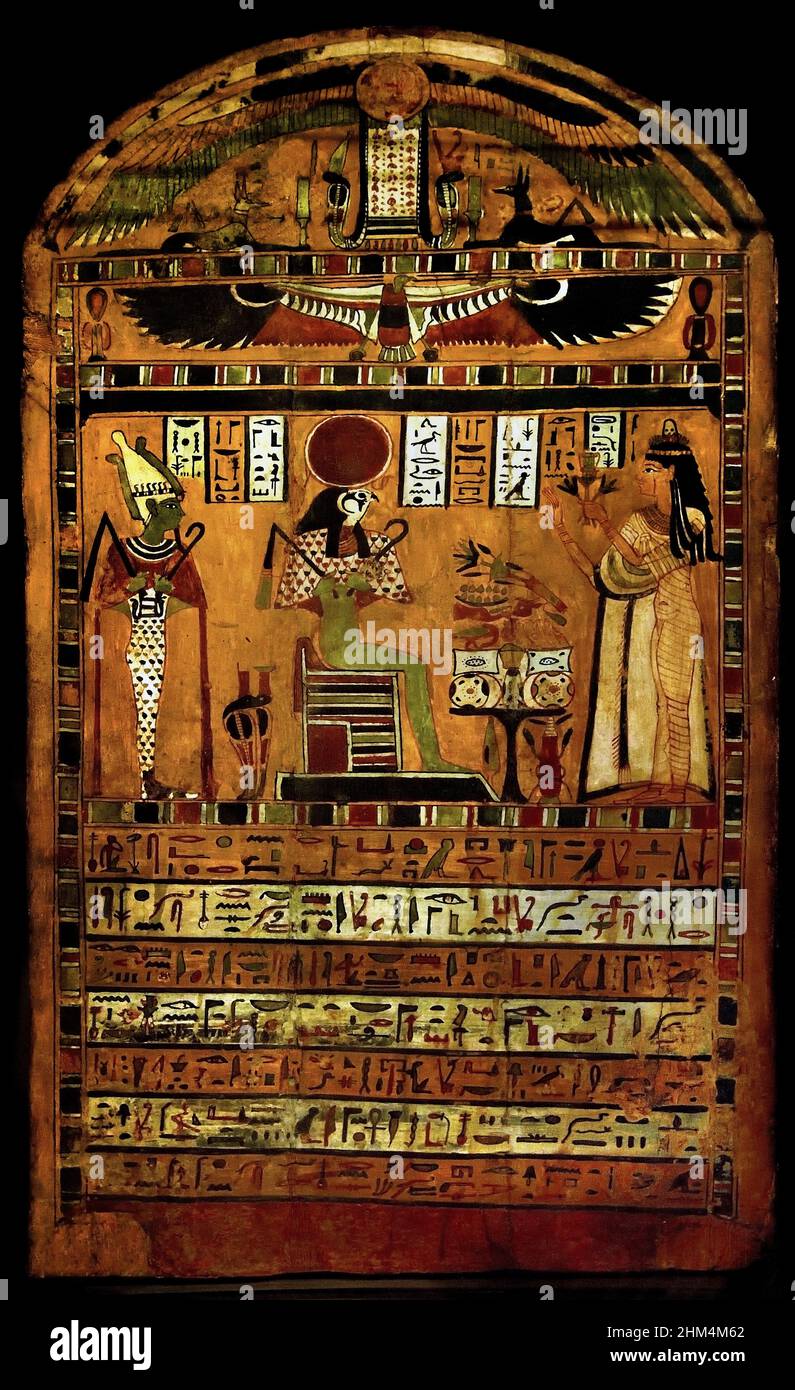 Stela di Kelutj soprannominata Neskhonsu, giocatore di sistrum di Amun-Re, , legno, intonaco, vernice, 58,5 x 33,5 x 3 cm, 332–30 a.C., periodo tolemaico Egitto (Museo Egizio di Torino Italia) Foto Stock