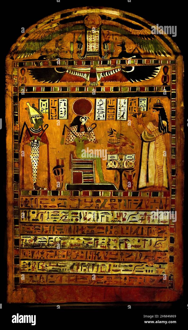 Stela di Kelutj soprannominata Neskhonsu, giocatore di sistrum di Amun-Re, , legno, intonaco, vernice, 58,5 x 33,5 x 3 cm, 332–30 a.C., periodo tolemaico Egitto (Museo Egizio di Torino Italia) Foto Stock