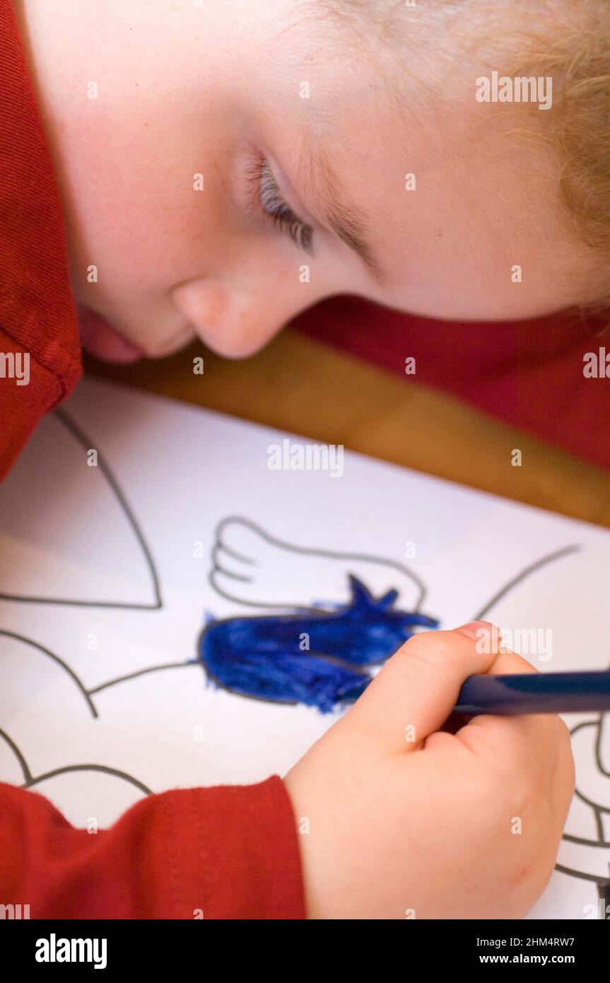 Primo piano di Un disegno di ragazzo su carta, credito: Photoshot Creative / Stuart Cox / Avalon Foto Stock