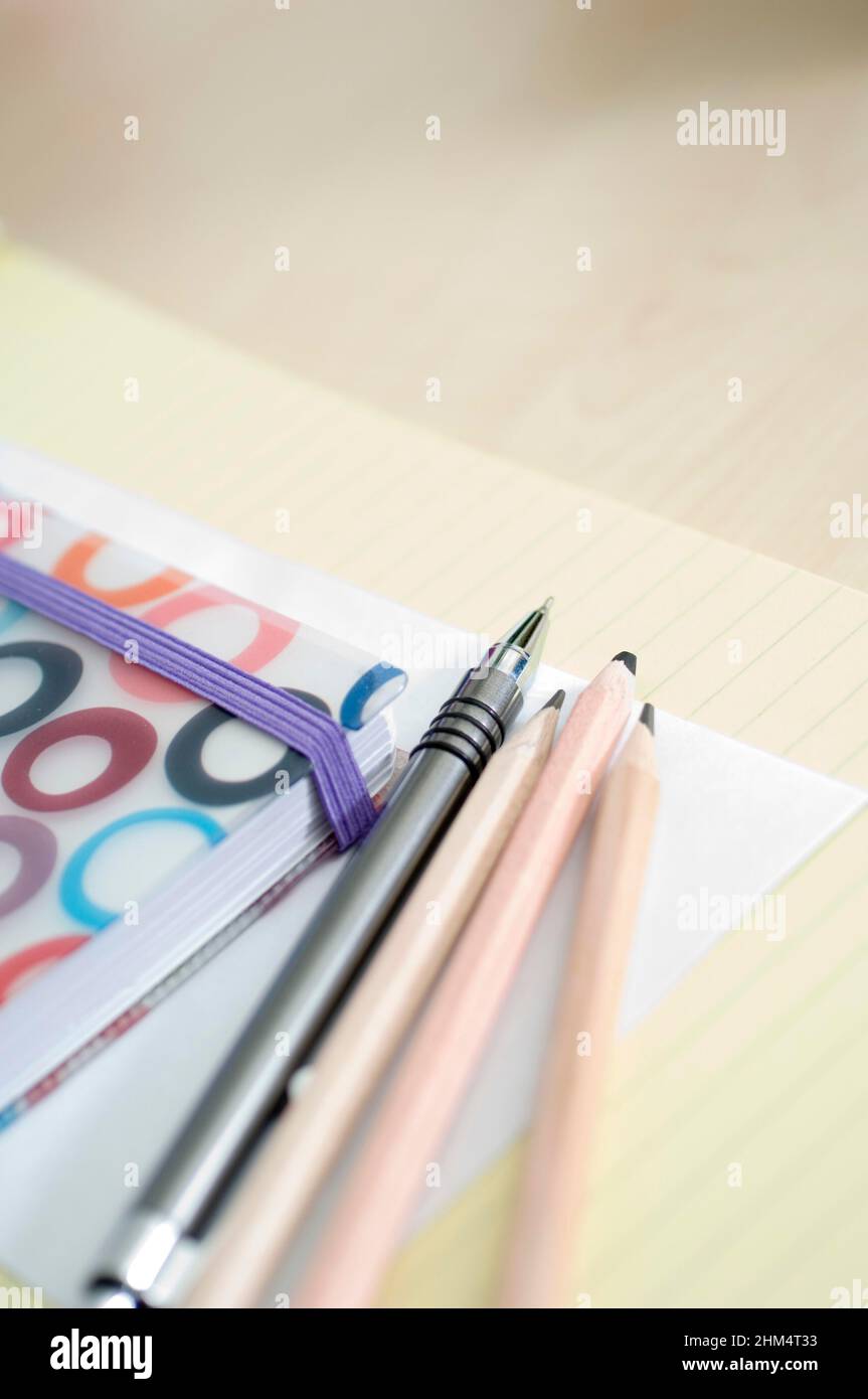 Primo piano di un diario con matite, Credit:Photoshot Creative / Stuart Cox / Avalon Foto Stock