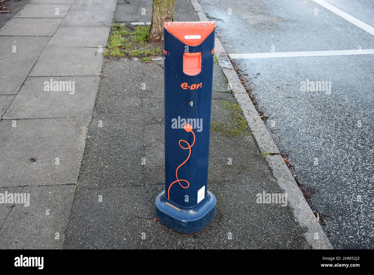 Copenaghen/Danimarca./07 Febbraio 2022/.punto di ricarica e-on per auto elettriche a Kastrup Copenhagen Danimarca (Photo..Francis Joseph Dean/Dean Pictures) Foto Stock