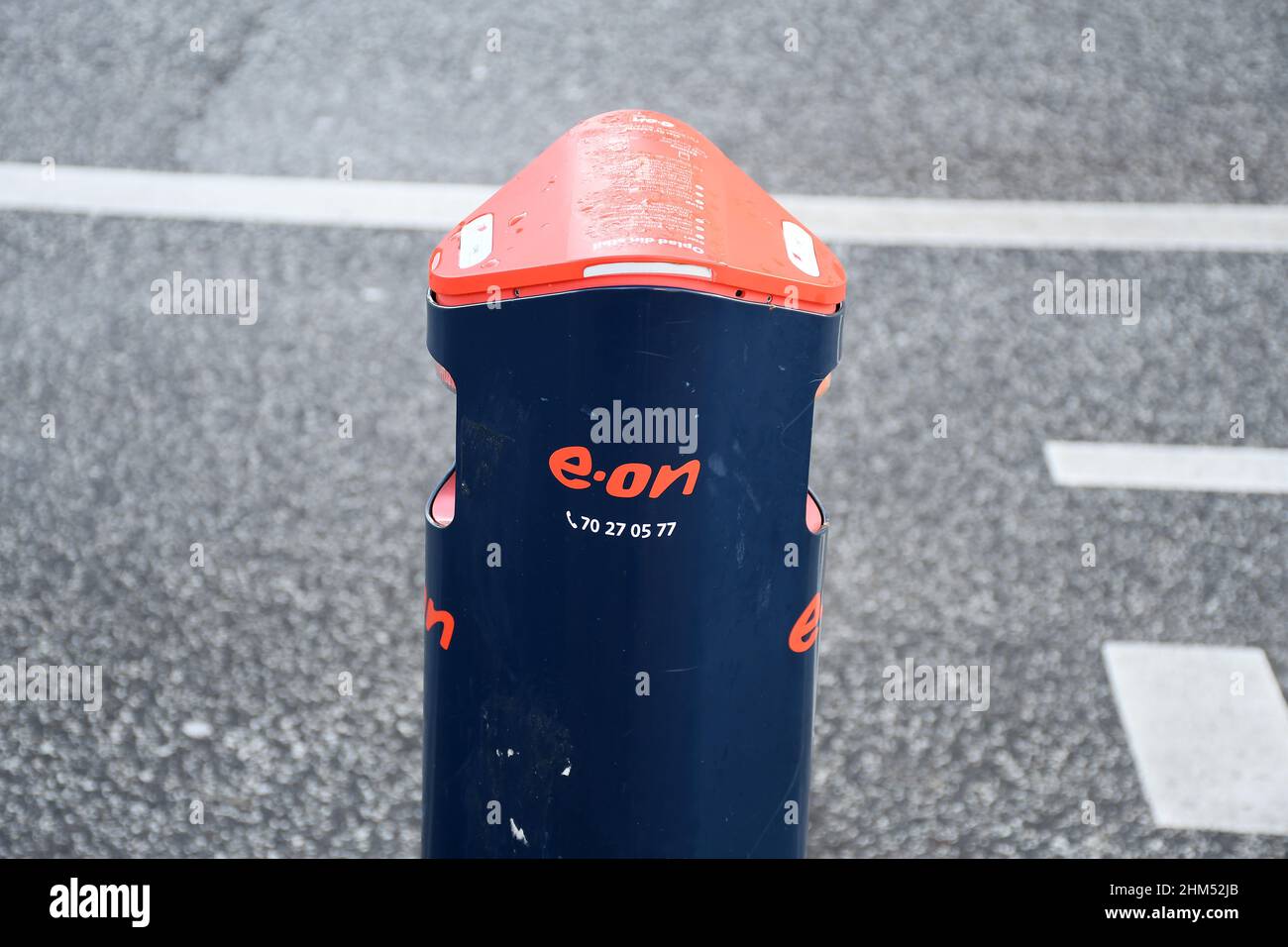 Copenaghen/Danimarca./07 Febbraio 2022/.punto di ricarica e-on per auto elettriche a Kastrup Copenhagen Danimarca (Photo..Francis Joseph Dean/Dean Pictures) Foto Stock