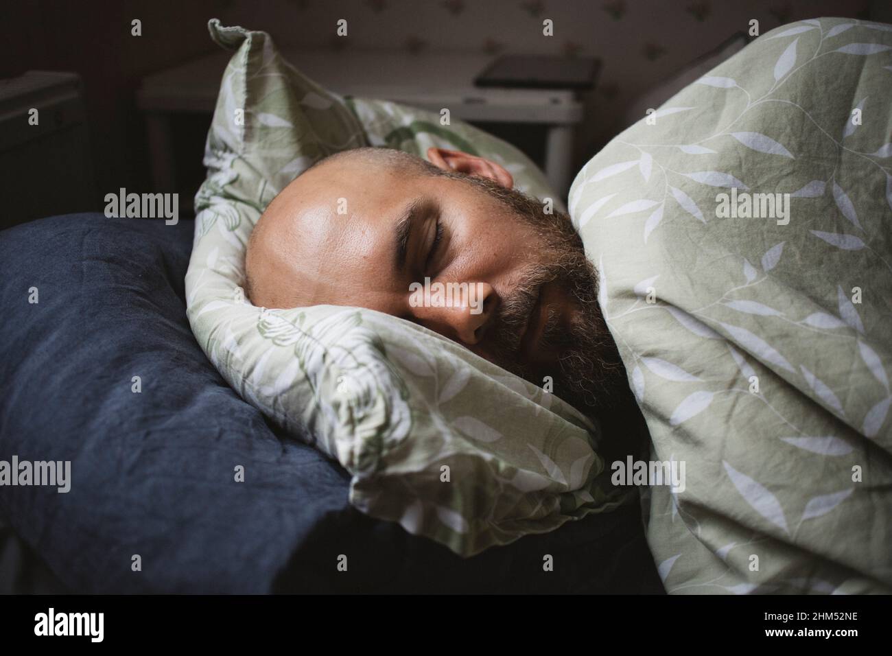 Vista dell'uomo che dorme Foto Stock