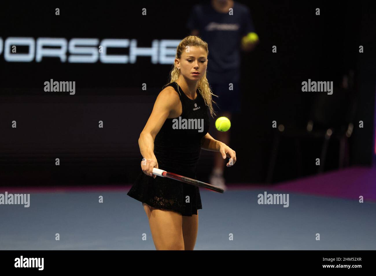 San Peterburg, Russia. 07th Feb 2022. Camila Giorgi d'Italia che gioca contro Ekaterina Alexandrova di Russia durante il torneo di tennis St.Petersburg Ladies Trophy 2022.Punteggio finale: (Ekaterina Alexandrova 2-1 Camila Giorgi). Credit: SOPA Images Limited/Alamy Live News Foto Stock