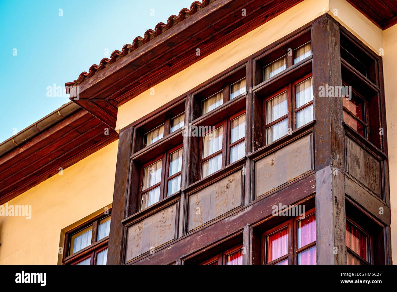 Elemento di una tradizionale casa ottomana in legno nel centro storico di Antalya Foto Stock