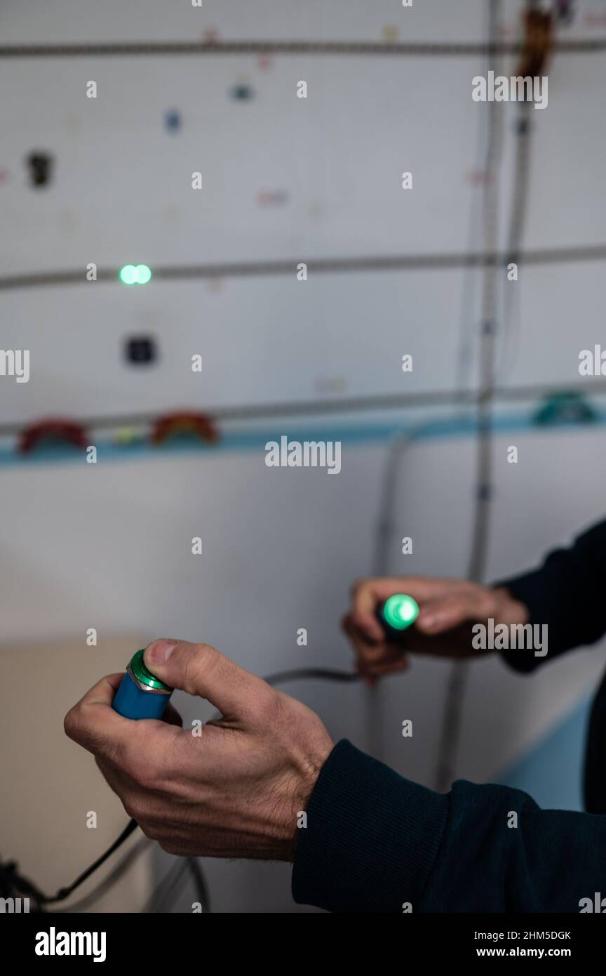 Il gioco di corse di luci a LED creato a Zaragoza Makerspace, un'associazione senza scopo di lucro che mira a fungere da piattaforma per apprendere e sviluppare progetti in Foto Stock