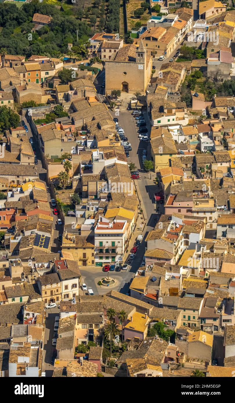 Veduta aerea, Búger, chiesa eglesia Parroquia de Sant Pere, Illes Balears, Pla de na tesa, Cabaneta (SA), Mallorca, Isole Baleari, Isole Baleari, Foto Stock