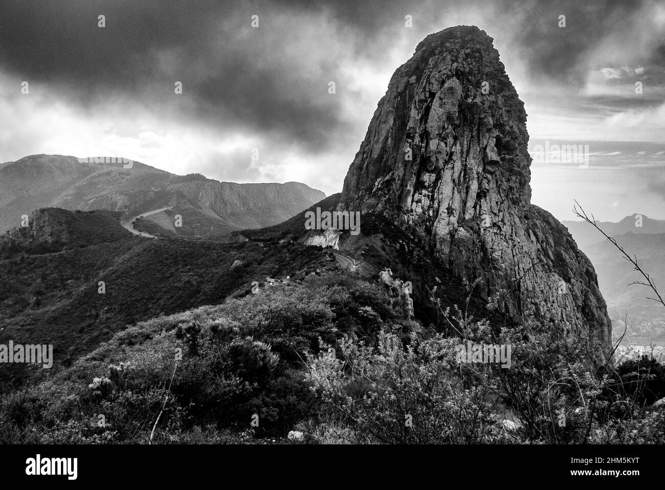 Roque de Agando, la Gomera, Isole Canarie, Spagna: Immagine panoramica di Los Roques nel Parco Nazionale di Garajonay Foto Stock