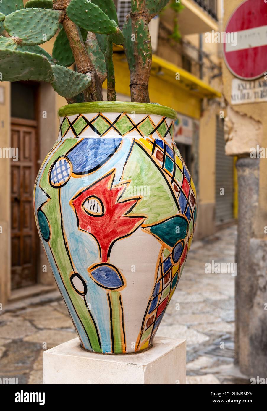 Vaso dipinto a colori, Kasbah Mazara del Vallo, Sicilia, Italia Foto Stock