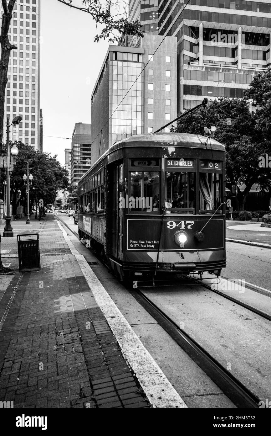 Immagine in bianco e nero della strada St. Charles a New Orleans Foto Stock