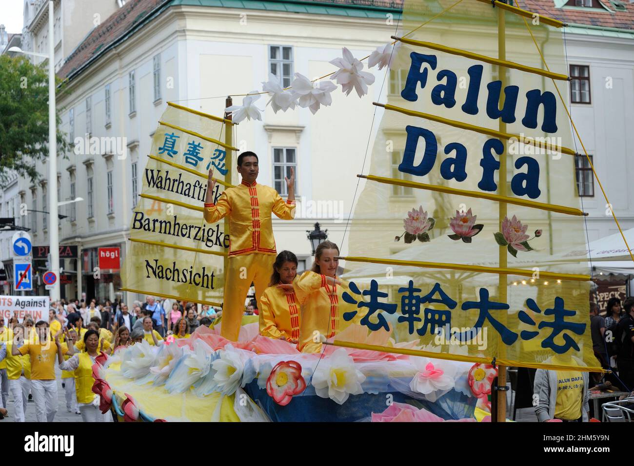 Vienna, Austria. Maggio 01, 2011. Dimostrazione di Falun Dafa a Vienna Foto Stock