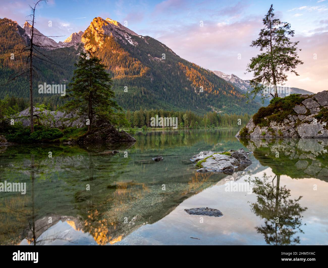 Paesaggio all'Hintersee nelle Alpi Berchtesgaden Foto Stock