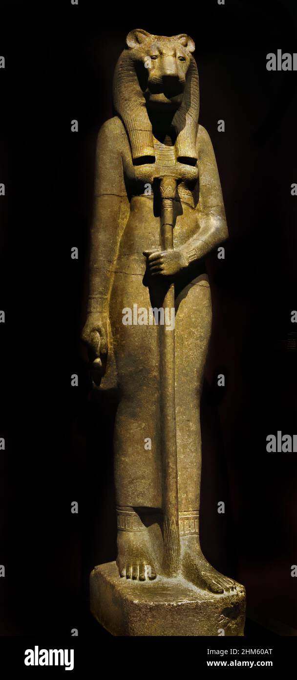 Statuario della dea Sekhmet dinastia XVIII ( 1550 - 1292 a.C. ) Tebe Karnak tempio di Amenhotep Egitto (Museo Egizio di Torino Italia) Foto Stock