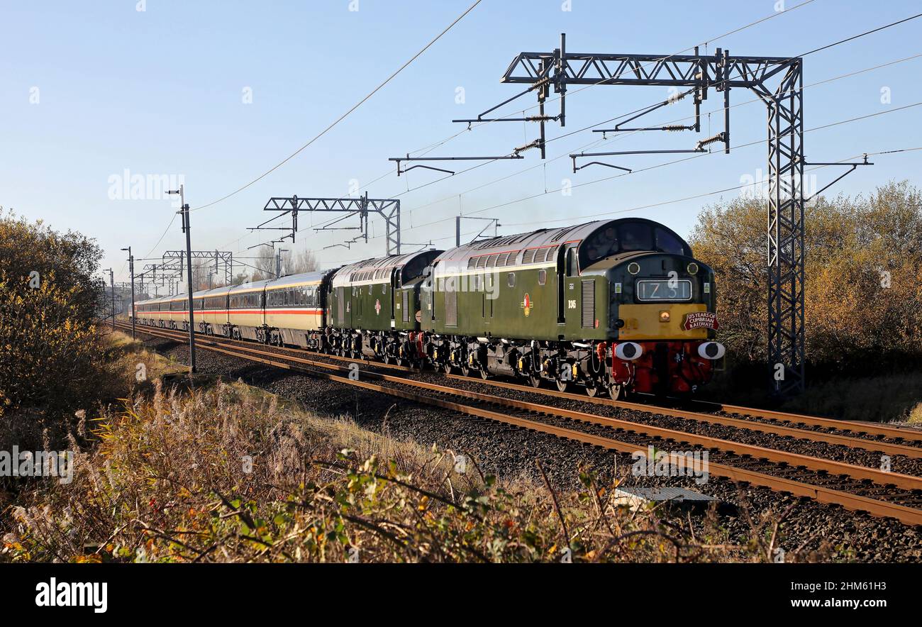 D345 & D213 allontanati da Hest Bank con 'Intercitys' Crewe fino al charter di Edimburgo su 13.11.21. Foto Stock