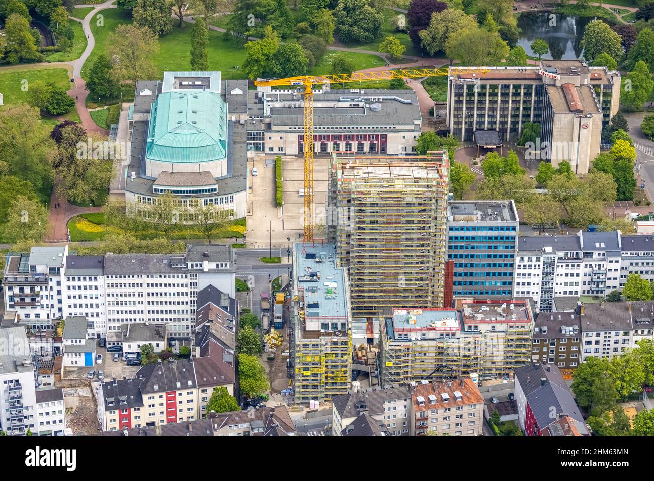Vista aerea, Philharmonie Essen a Huyssenallee, cantiere nuovo complesso con torre residenziale e appartamenti senior Huyssenallee, Essen, R. Foto Stock