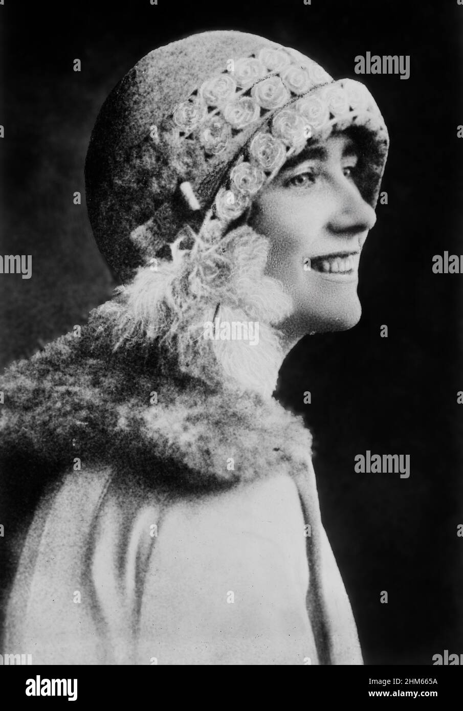 La fotografia mostra Elizabeth Angela Marguerite Bowes-Lyon (1900-2002), la moglie del re Giorgio VI e la madre della regina Elisabetta II Foto Stock