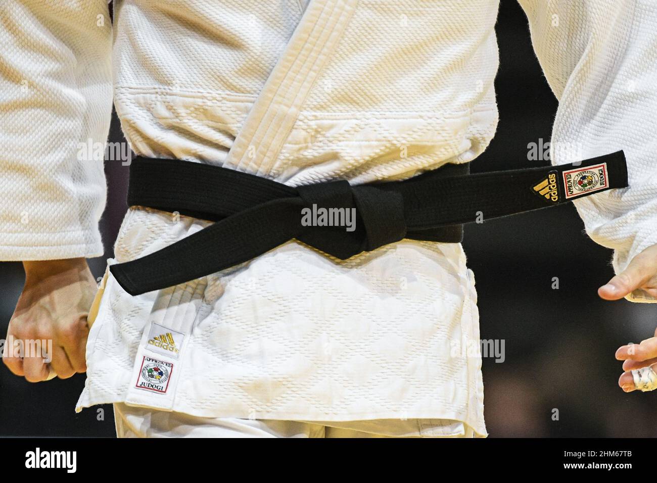 L'immagine mostra un judogi/kimono bianco di un combattente judoka/judo ( cintura nera) durante il Grand Slam di Parigi 2022, IJF World Judo Tour il  6 febbraio 2022 presso l'Accor Arena di Parigi, Francia -