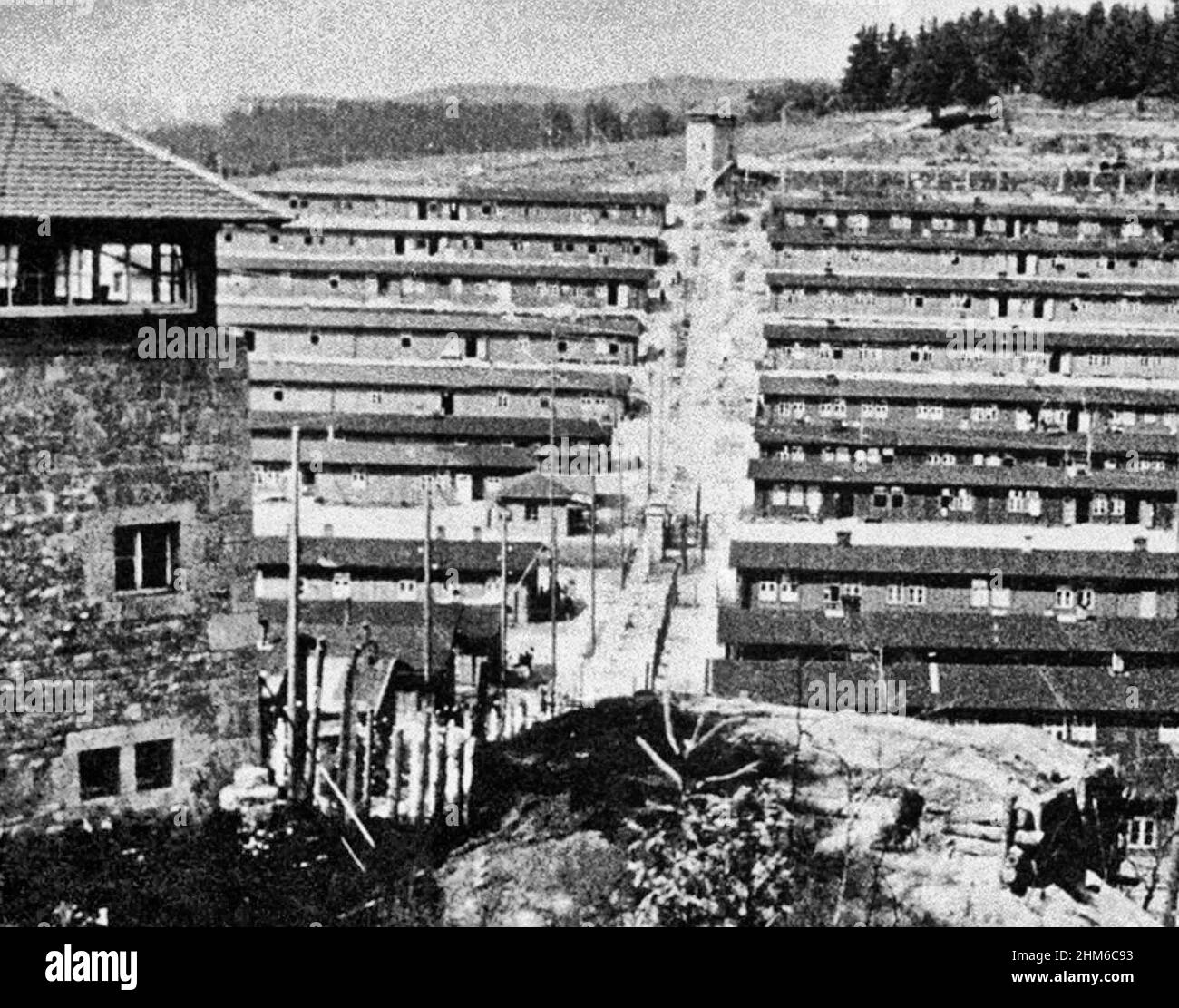 Vista generale del campo di concentramento di Flossenburg dopo la liberazione da parte dell'Esercito USA 99th Divisione di fanteria, aprile 1945 Foto Stock