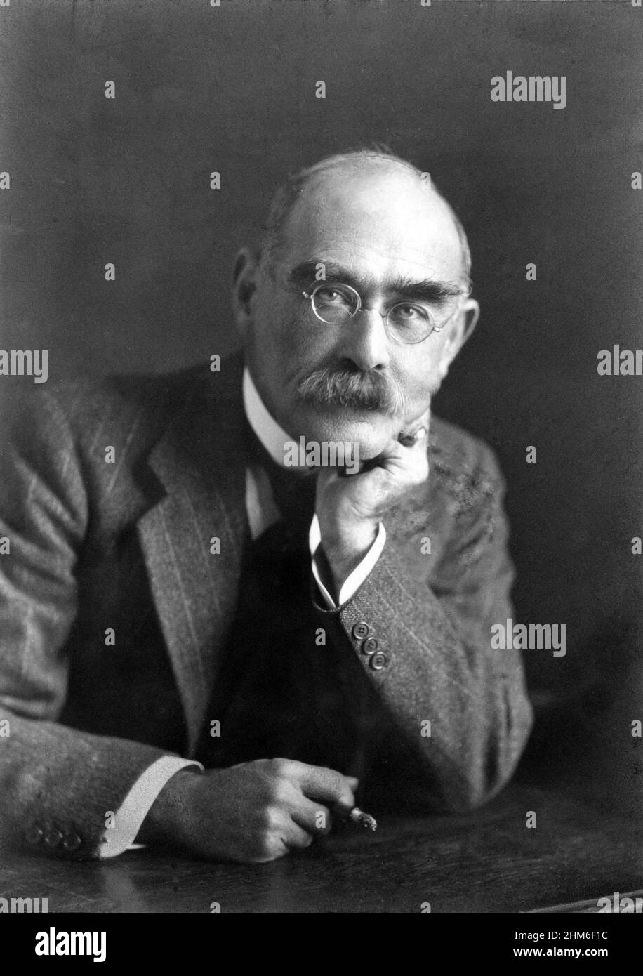 Ritratto dello scrittore e poeta inglese Rudyard Kipling Foto Stock